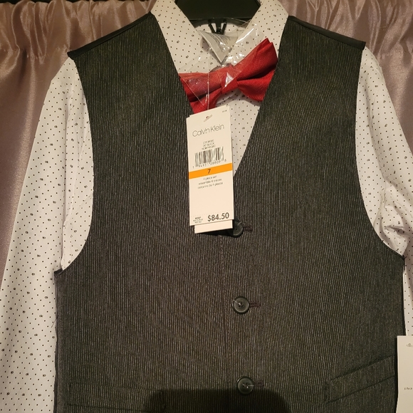 Boy's suit - Picture 2 of 3